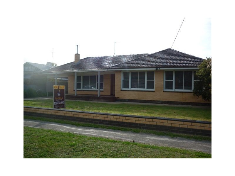 13 Scott Street, Warracknabeal VIC 3393