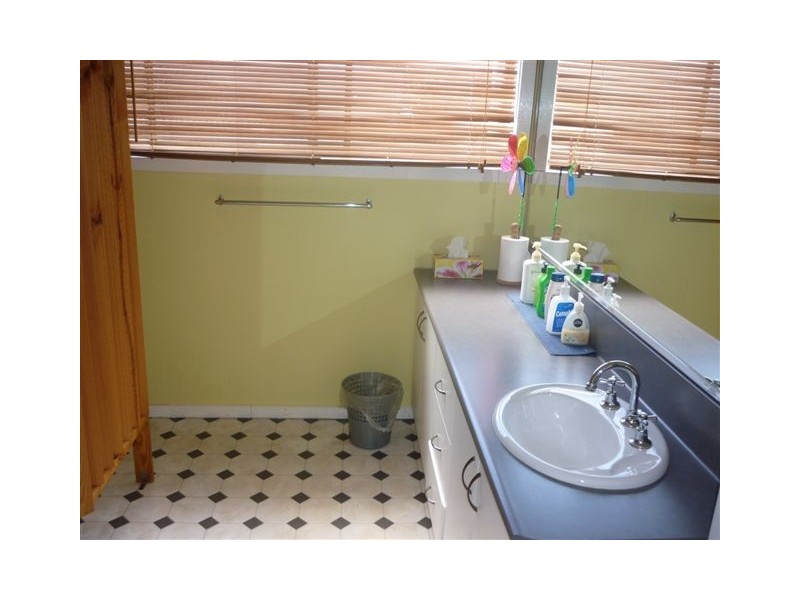 1 Meyer Street, Donald VIC 3480