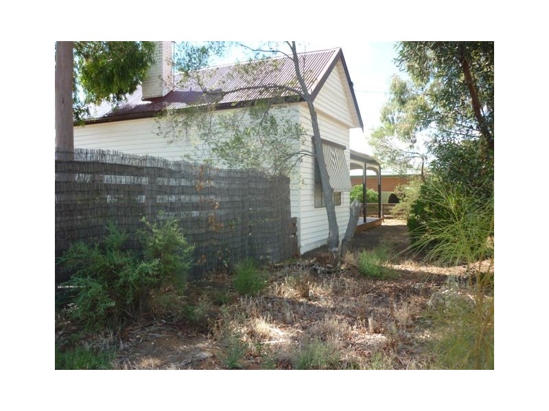 1 Meyer Street, Donald VIC 3480
