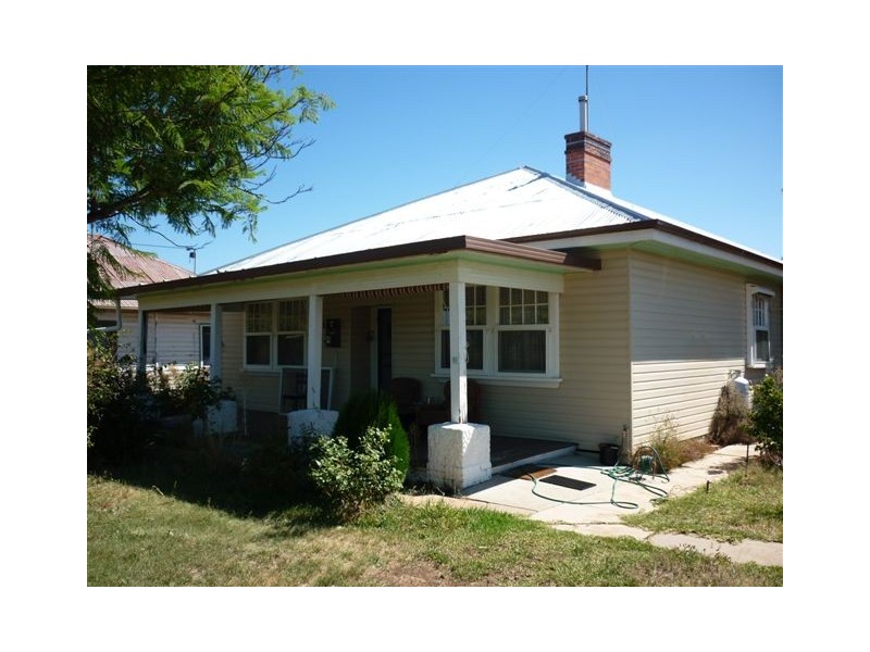 8 Molyneaux street, Warracknabeal VIC 3393