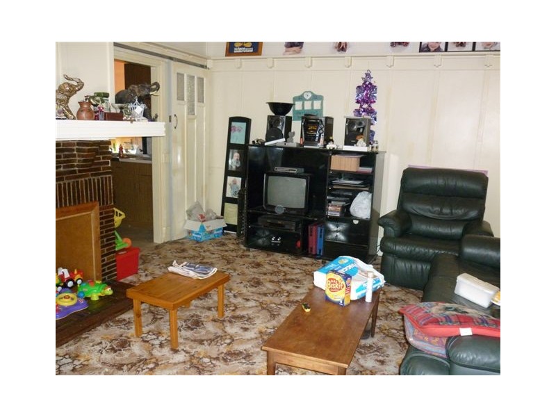 8 Molyneaux street, Warracknabeal VIC 3393