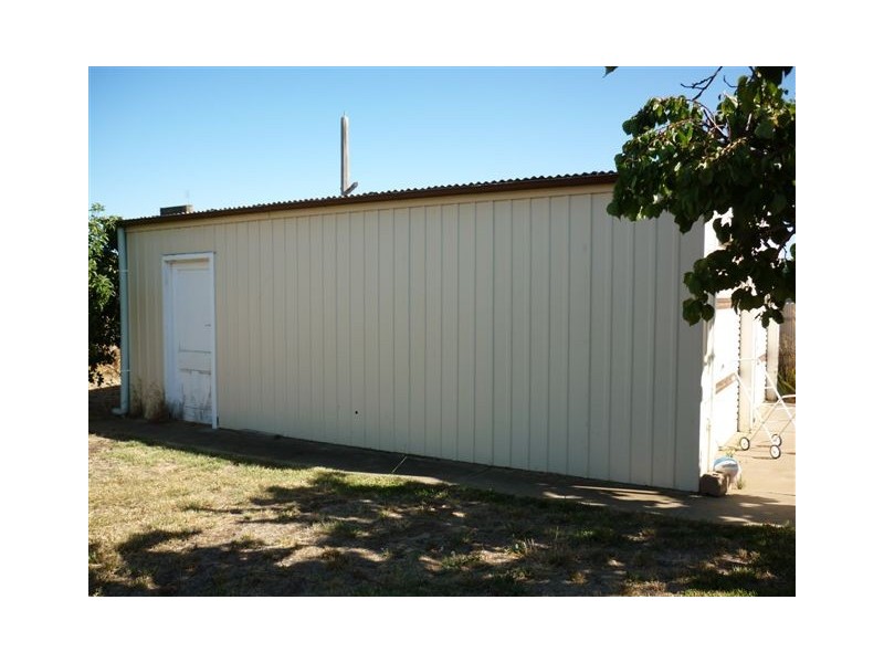 8 Molyneaux street, Warracknabeal VIC 3393