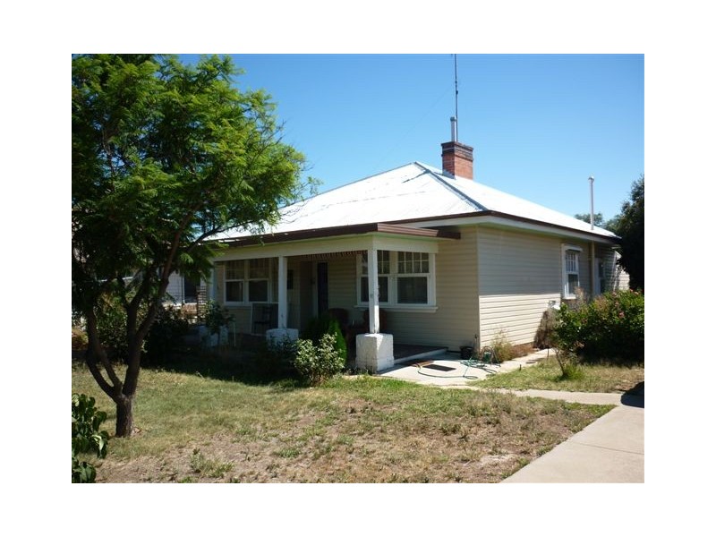 8 Molyneaux street, Warracknabeal VIC 3393