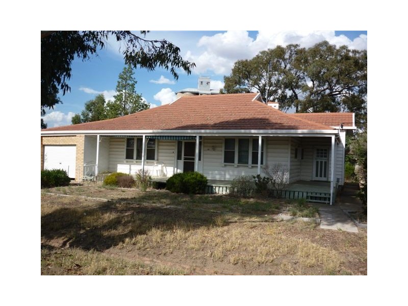 29 Molyneaux Street, Warracknabeal VIC 3393