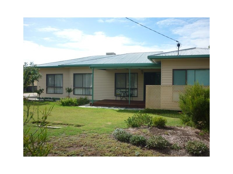 11 McCracken Avenue, Donald VIC 3480