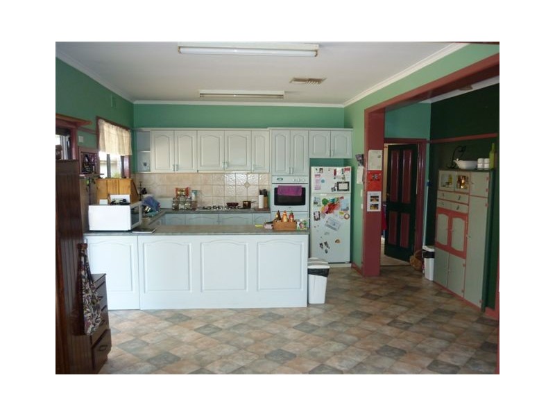 11 McCracken Avenue, Donald VIC 3480