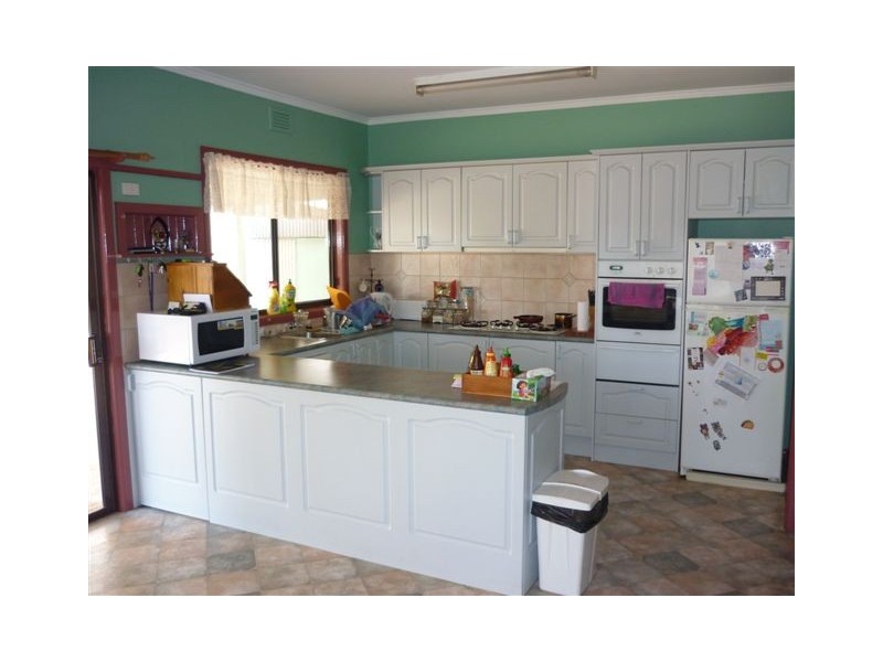 11 McCracken Avenue, Donald VIC 3480