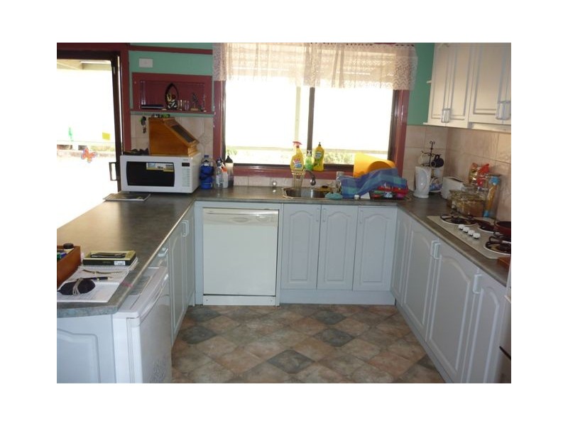 11 McCracken Avenue, Donald VIC 3480