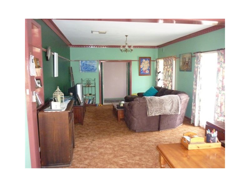 11 McCracken Avenue, Donald VIC 3480