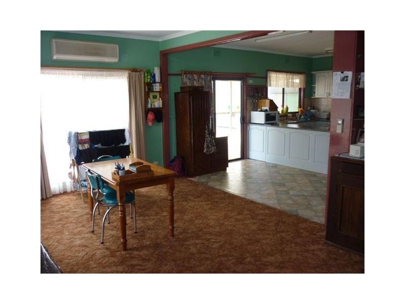 11 McCracken Avenue, Donald VIC 3480