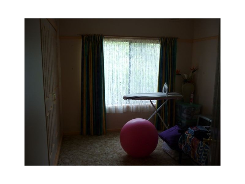 11 McCracken Avenue, Donald VIC 3480