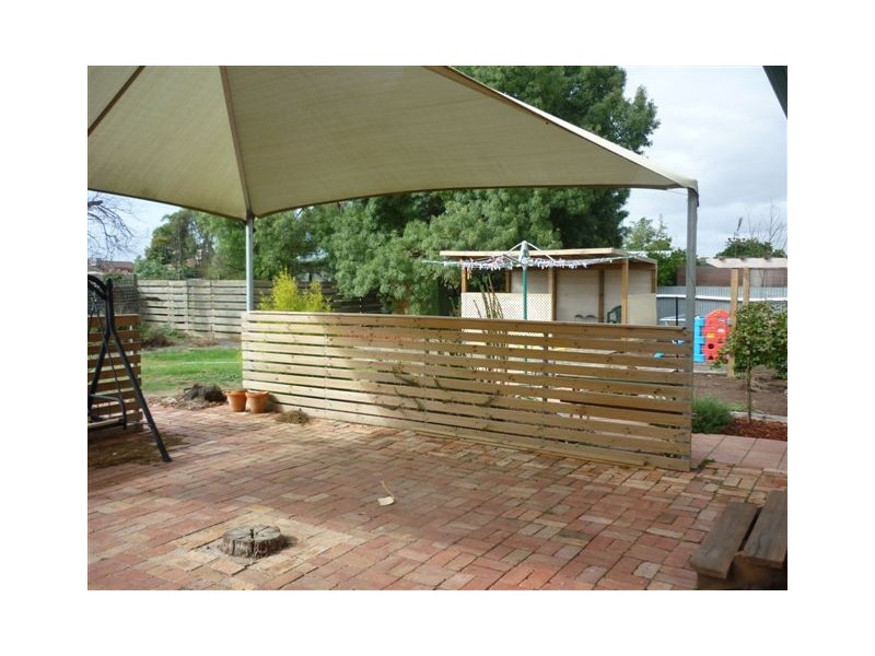 11 McCracken Avenue, Donald VIC 3480