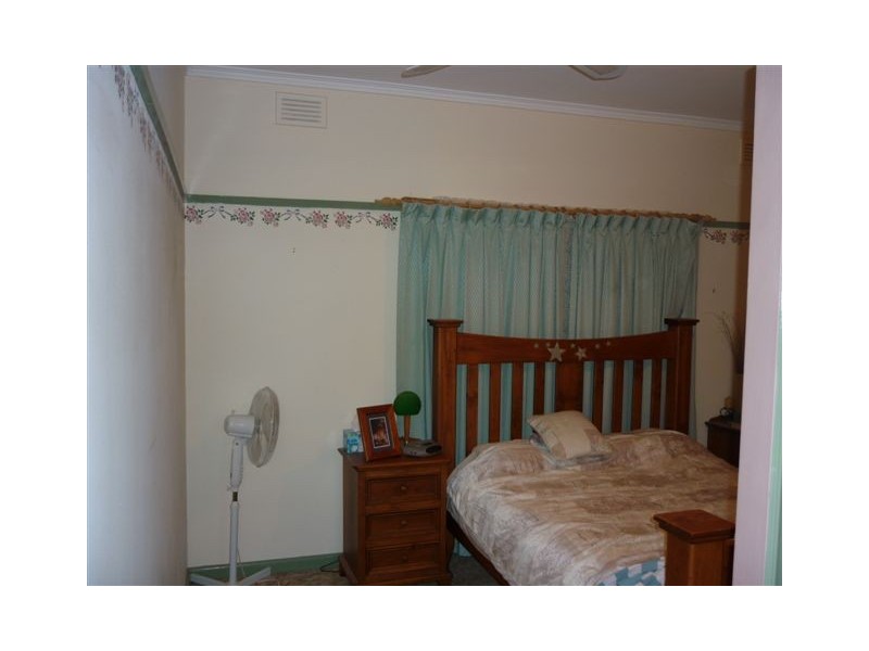 11 McCracken Avenue, Donald VIC 3480