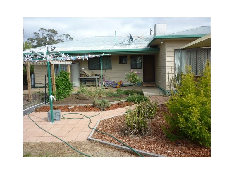 11 McCracken Avenue, Donald VIC 3480