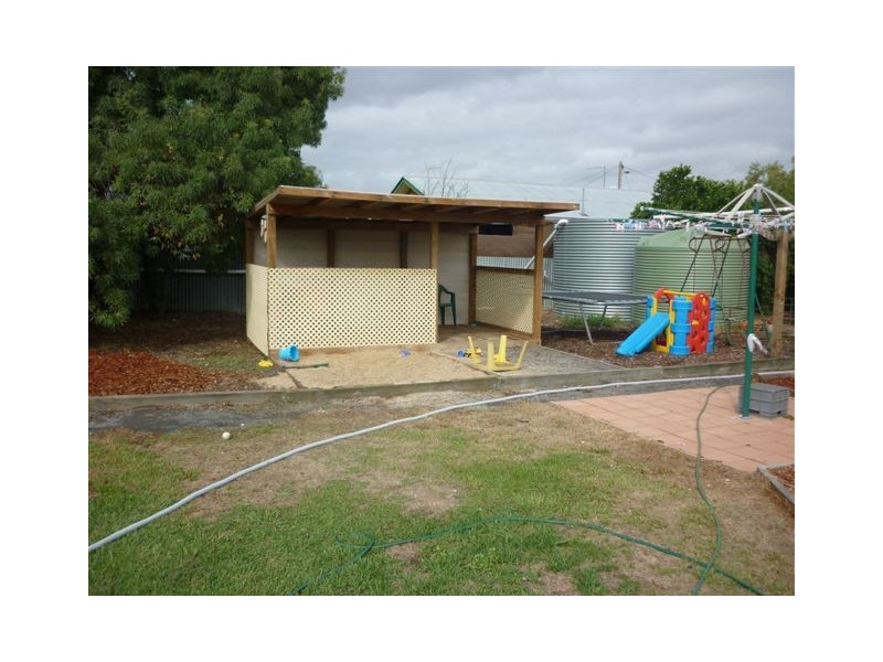 11 McCracken Avenue, Donald VIC 3480