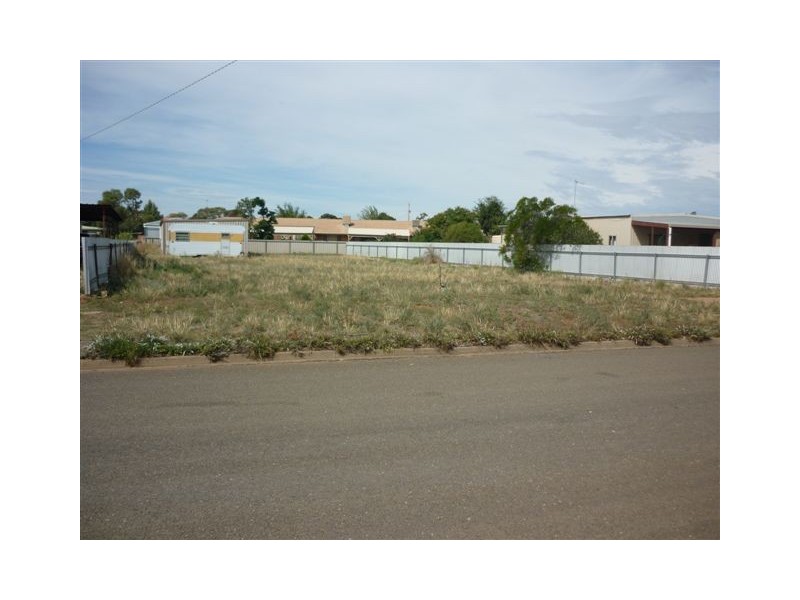 16 Elizabeth St, Donald VIC 3480