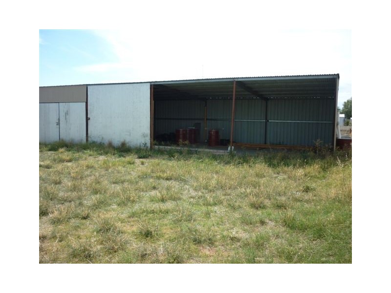 16 Elizabeth St, Donald VIC 3480