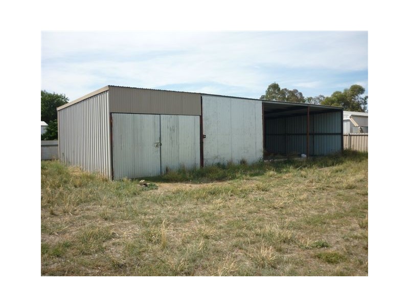 16 Elizabeth St, Donald VIC 3480