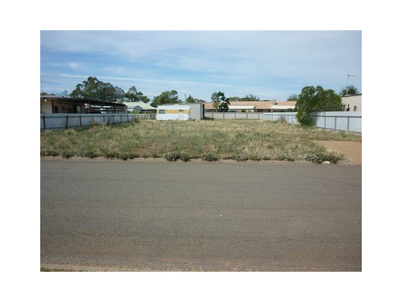 16 Elizabeth St, Donald VIC 3480