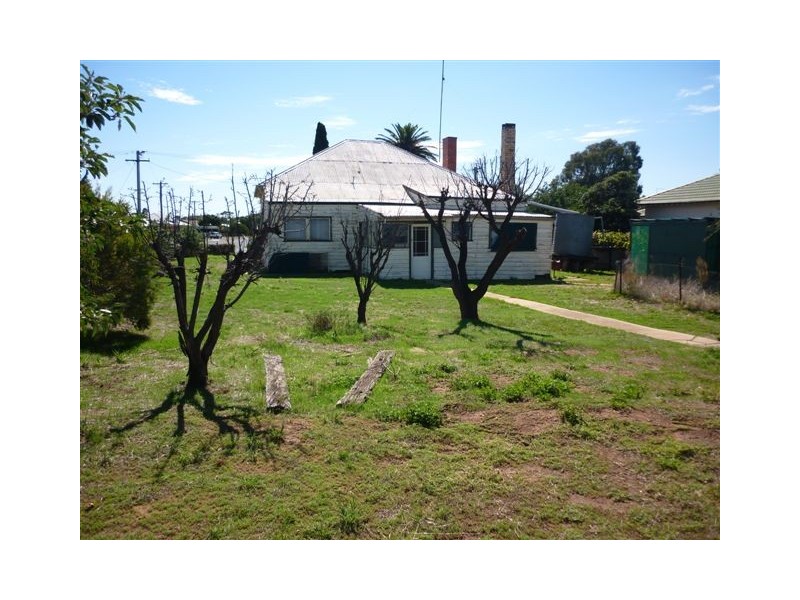 34 Cave Street, Donald VIC 3480