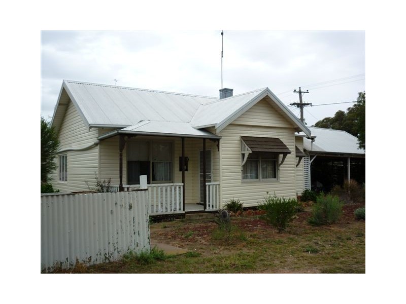 81 Molyneaux Street, Warracknabeal VIC 3393