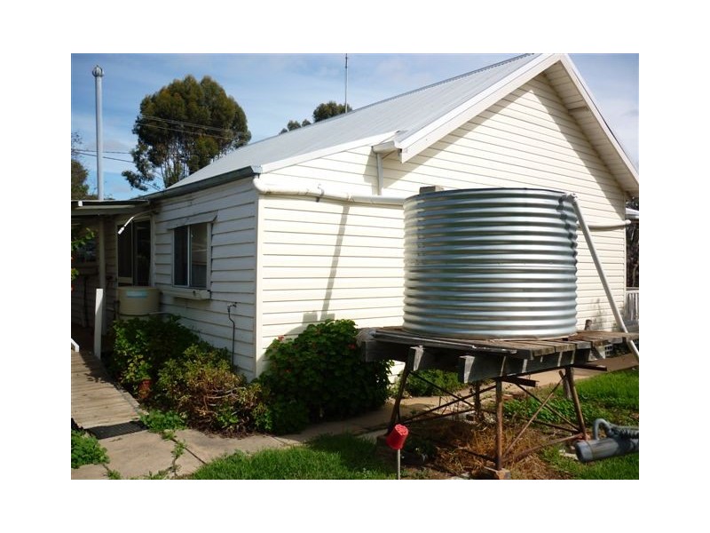 81 Molyneaux Street, Warracknabeal VIC 3393