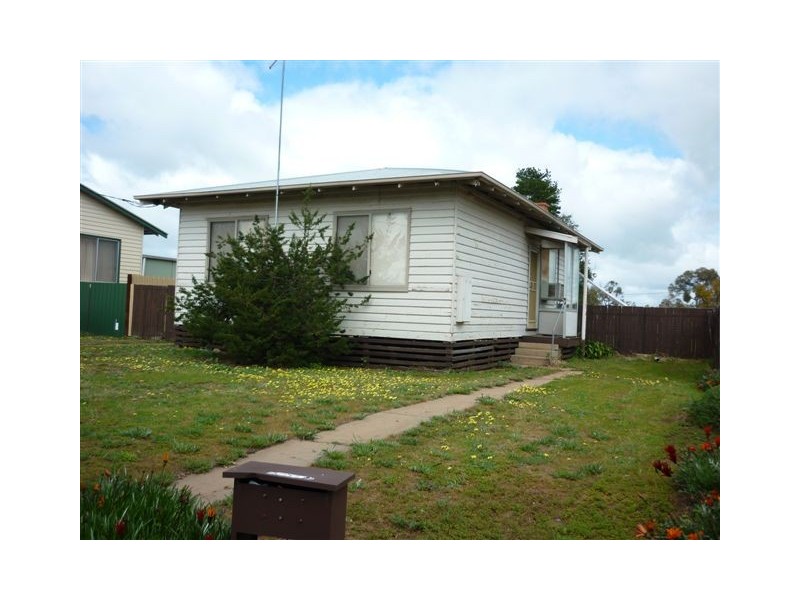 212 Woods Street, Donald VIC 3480