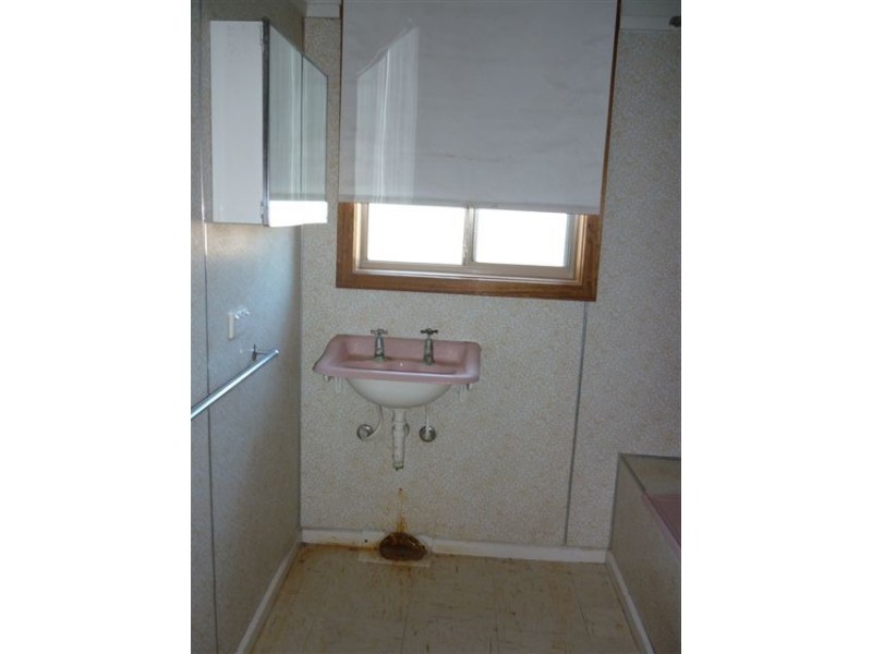 212 Woods Street, Donald VIC 3480