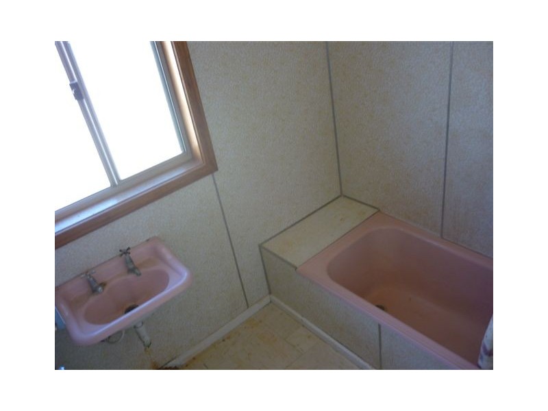 212 Woods Street, Donald VIC 3480