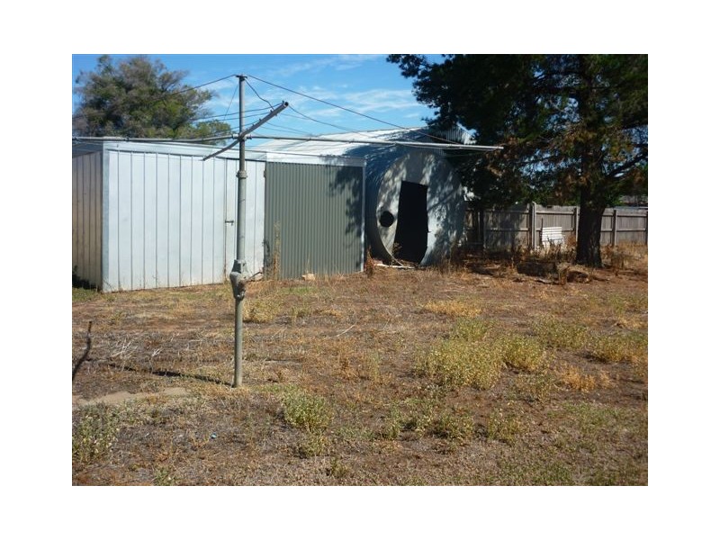 212 Woods Street, Donald VIC 3480