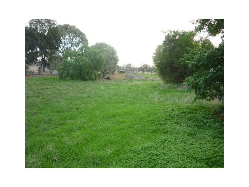 21 Elizabeth Street, Donald VIC 3480