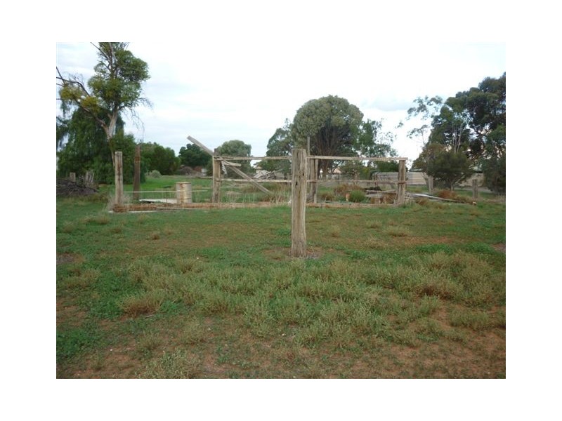 21 Elizabeth Street, Donald VIC 3480