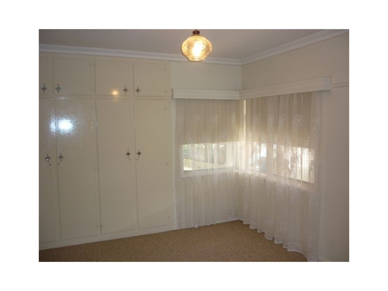 27 Hewitt Street, Warracknabeal VIC 3393