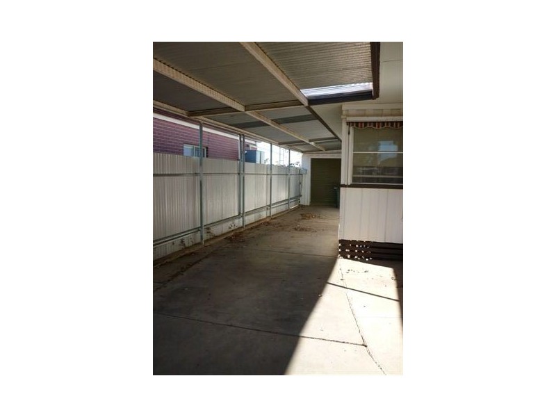 27 Hewitt Street, Warracknabeal VIC 3393