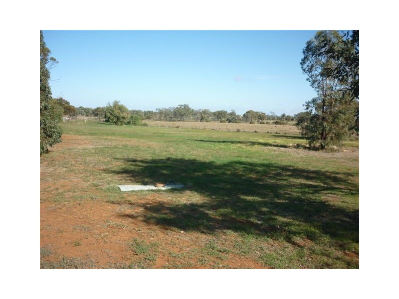 27 Elizabeth Street, Donald VIC 3480