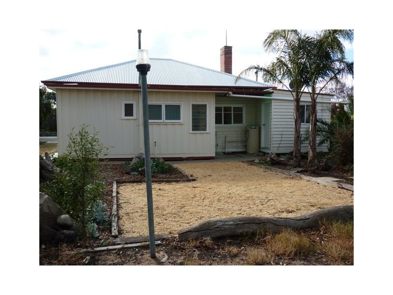 5 Livingstone Street, Warracknabeal VIC 3393