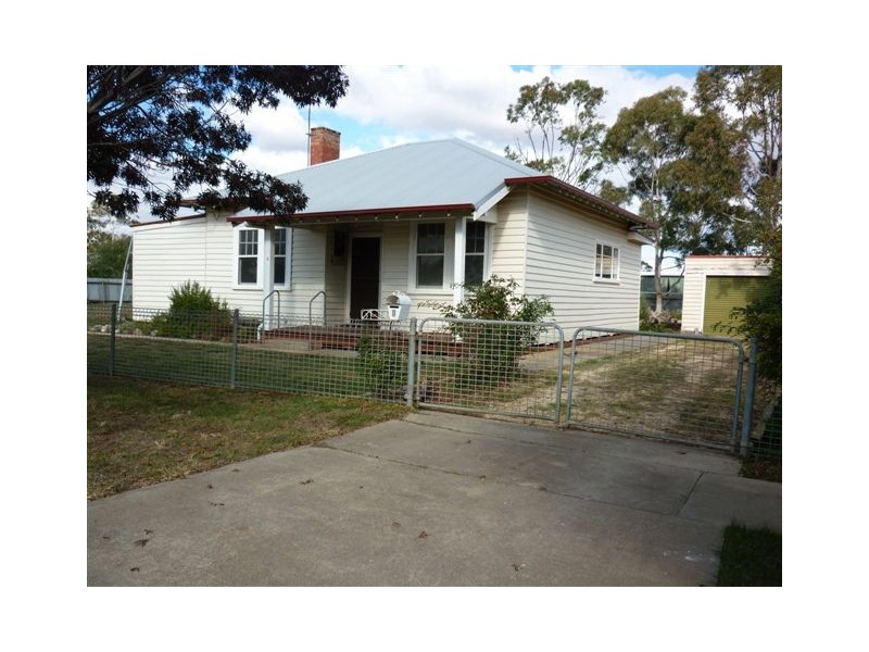 5 Livingstone Street, Warracknabeal VIC 3393