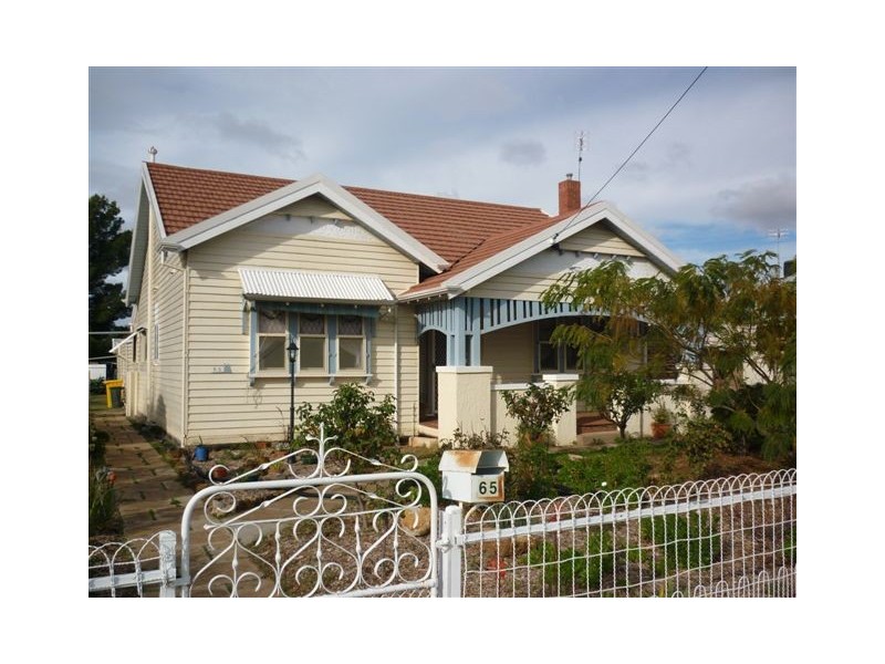 65 Jamouneau Street, Warracknabeal VIC 3393