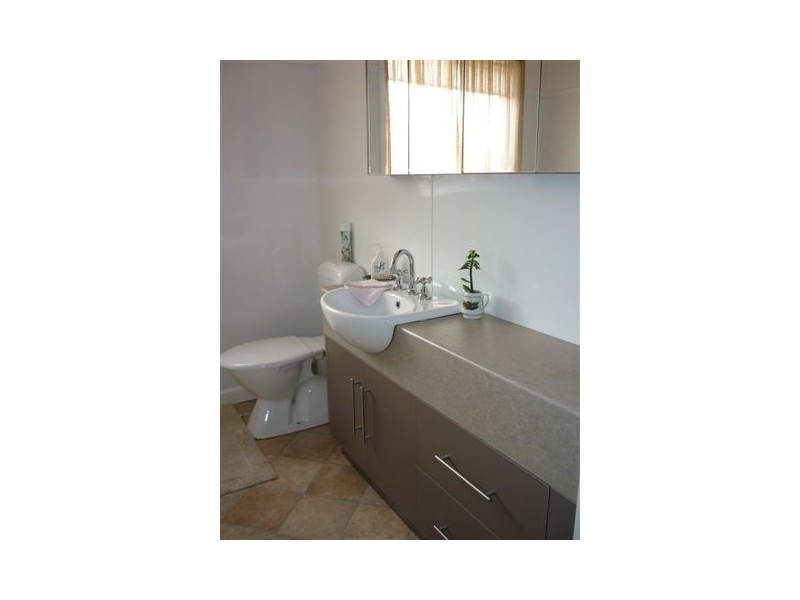 65 Jamouneau Street, Warracknabeal VIC 3393