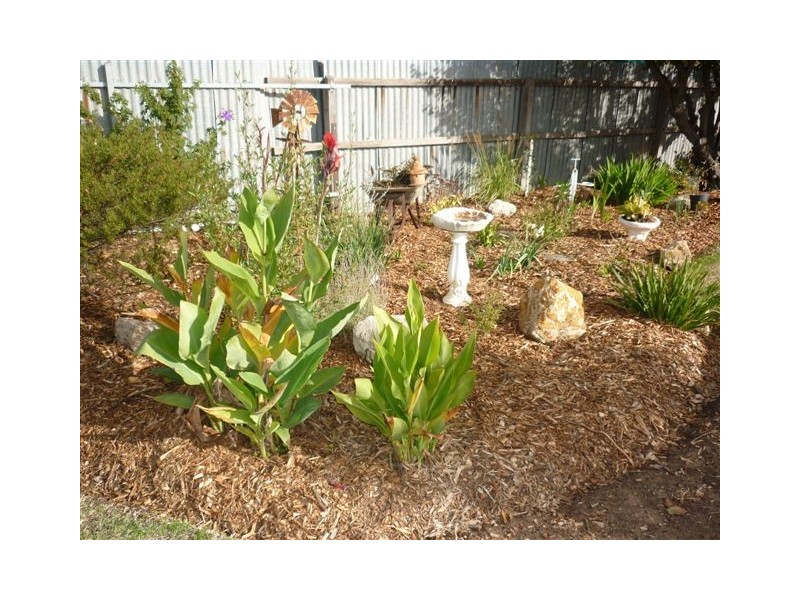 65 Jamouneau Street, Warracknabeal VIC 3393