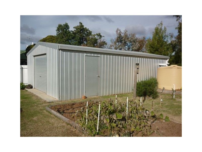 65 Jamouneau Street, Warracknabeal VIC 3393