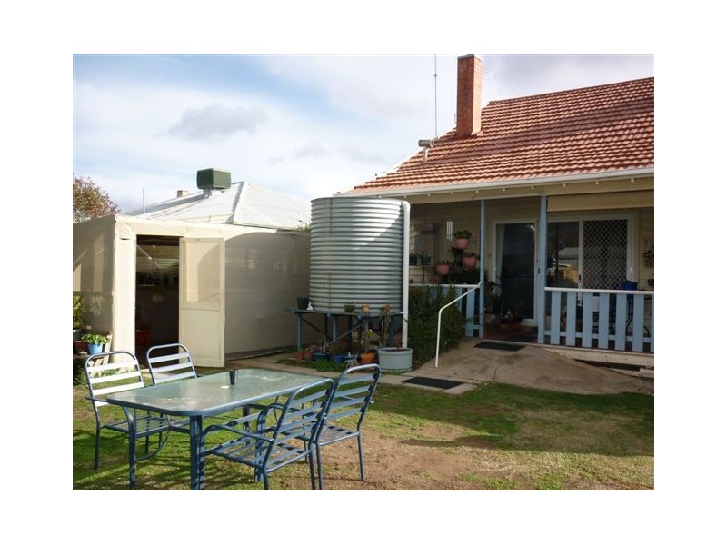 65 Jamouneau Street, Warracknabeal VIC 3393