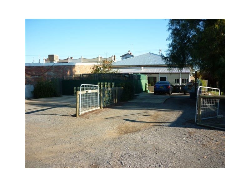 29 Woods Street, Donald VIC 3480