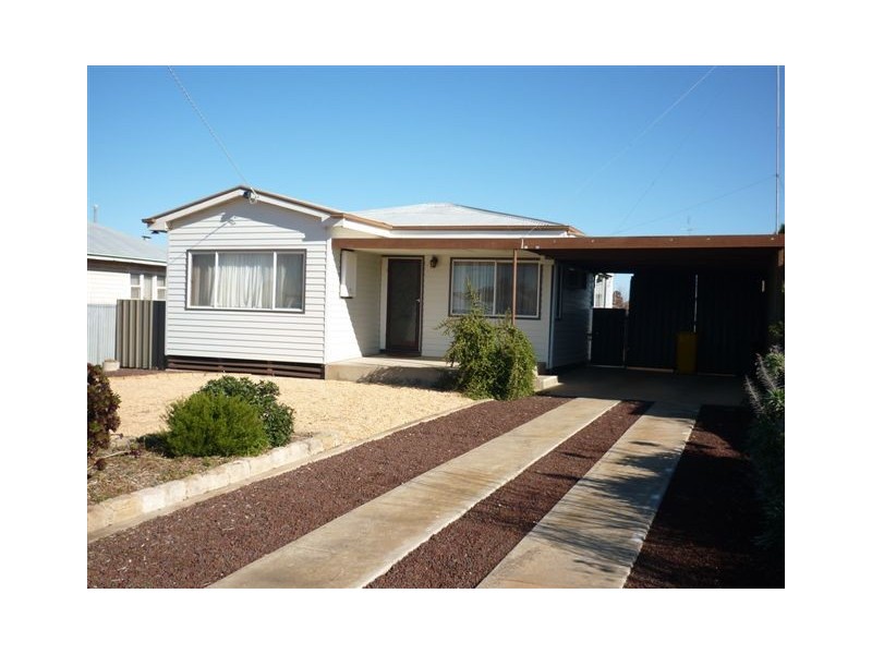 56 Molyneaux street, Warracknabeal VIC 3393