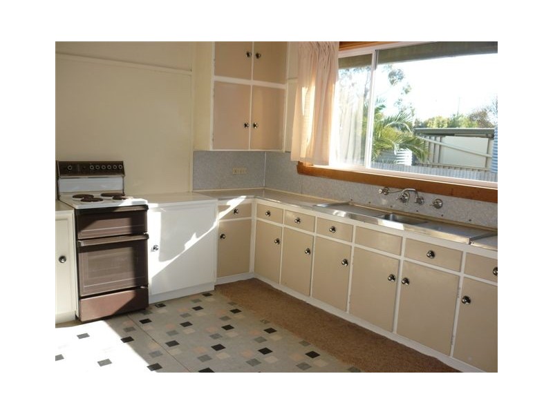 56 Molyneaux street, Warracknabeal VIC 3393