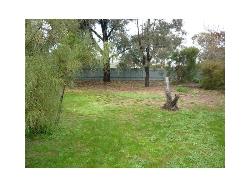 11 Hewitt St, Warracknabeal VIC 3393