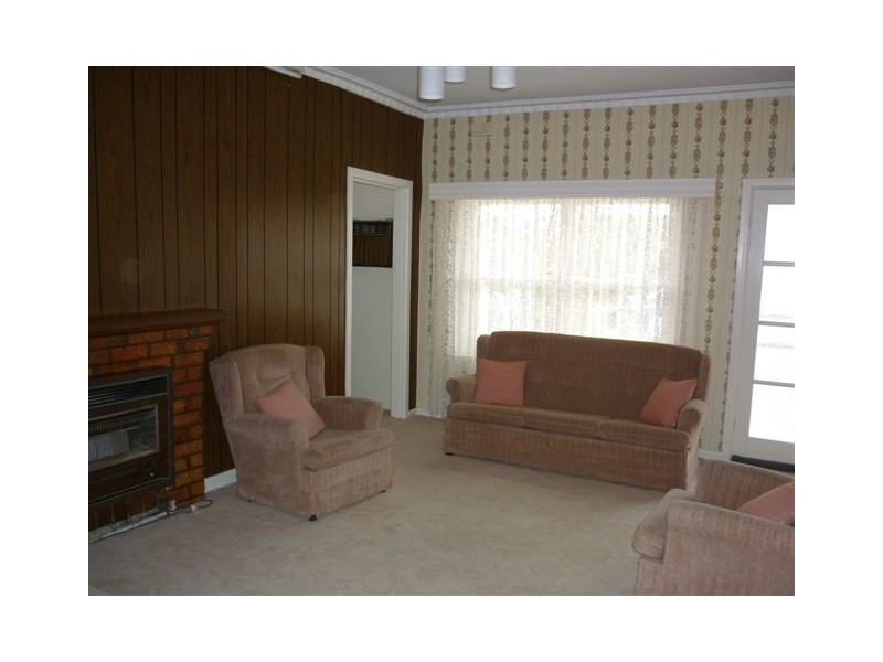 28 McLean St, Warracknabeal VIC 3393