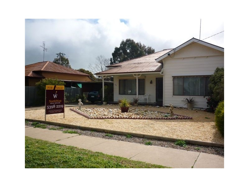 26 Tregear Street, Warracknabeal VIC 3393