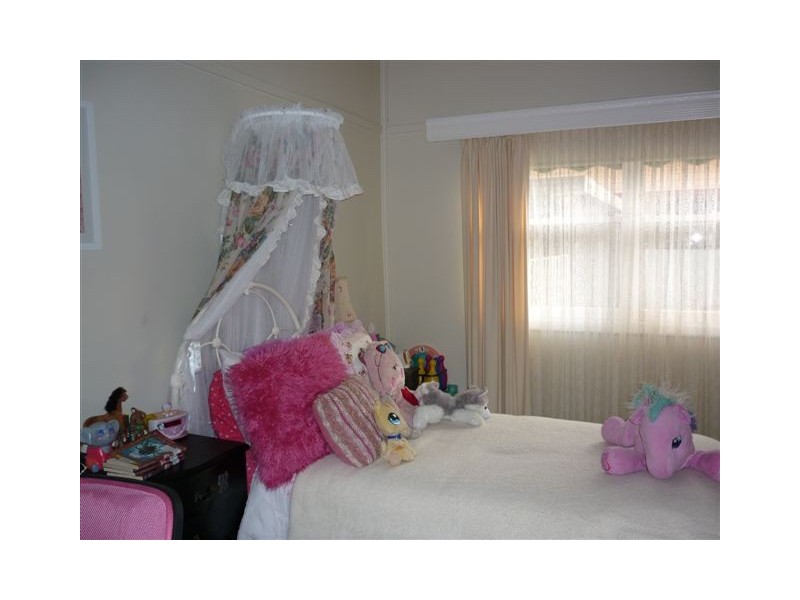 26 Tregear Street, Warracknabeal VIC 3393