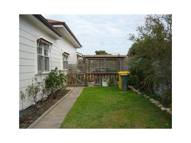 26 Tregear Street, Warracknabeal VIC 3393